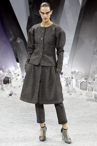 Look 10